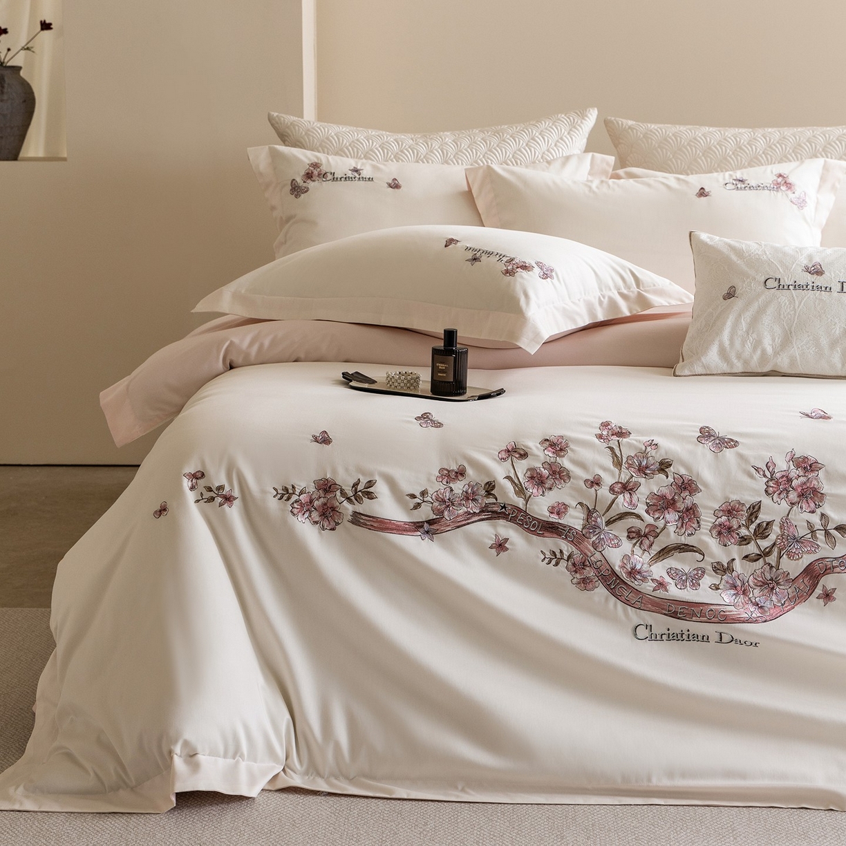 91家纺网 家纺一手货源 找家纺 优悦生活馆 2026新款高密亲肤全棉新疆长绒棉刺绣四件套-流萤花畔 流萤花畔-白