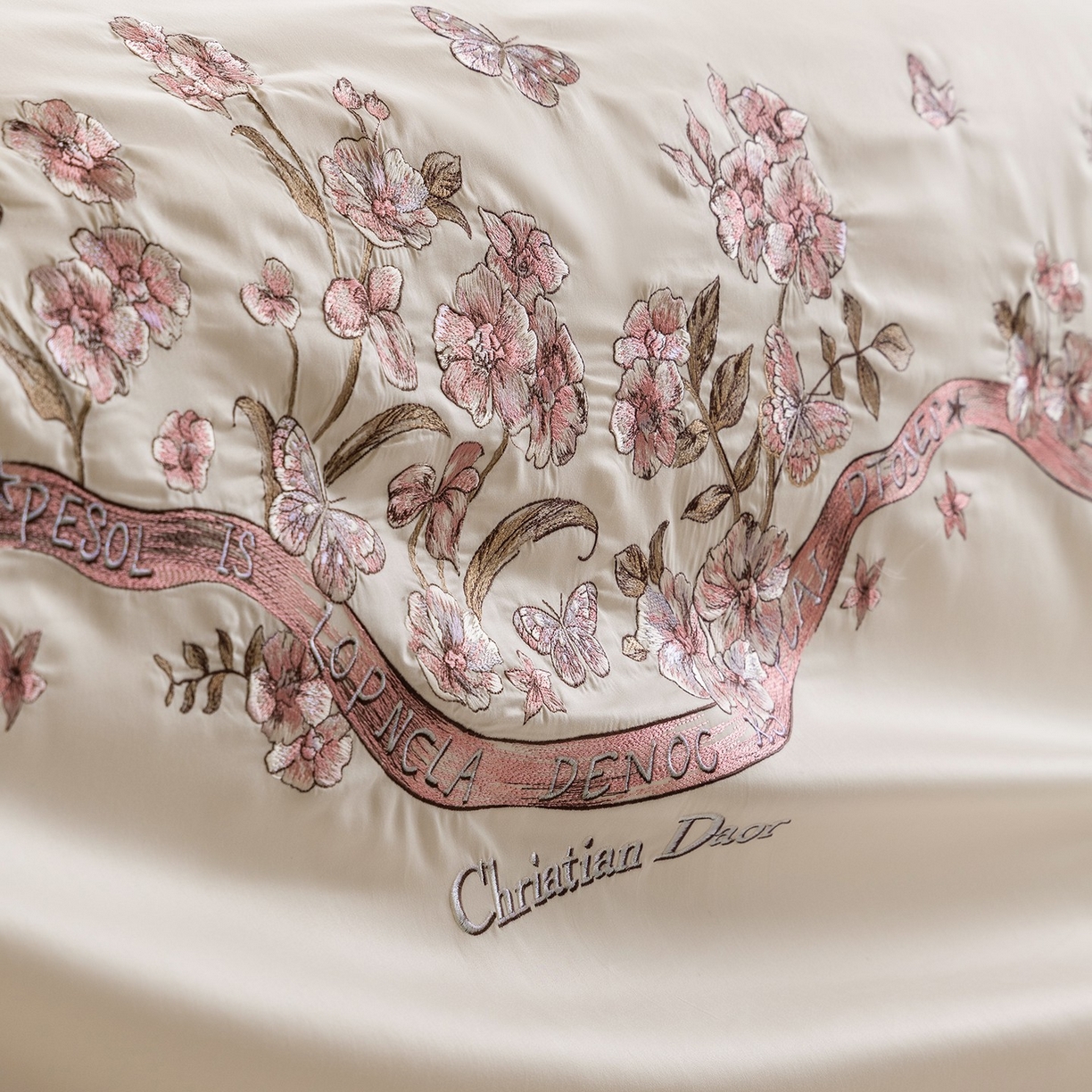 91家纺网 家纺一手货源 找家纺 优悦生活馆 2026新款高密亲肤全棉新疆长绒棉刺绣四件套-流萤花畔 流萤花畔-白