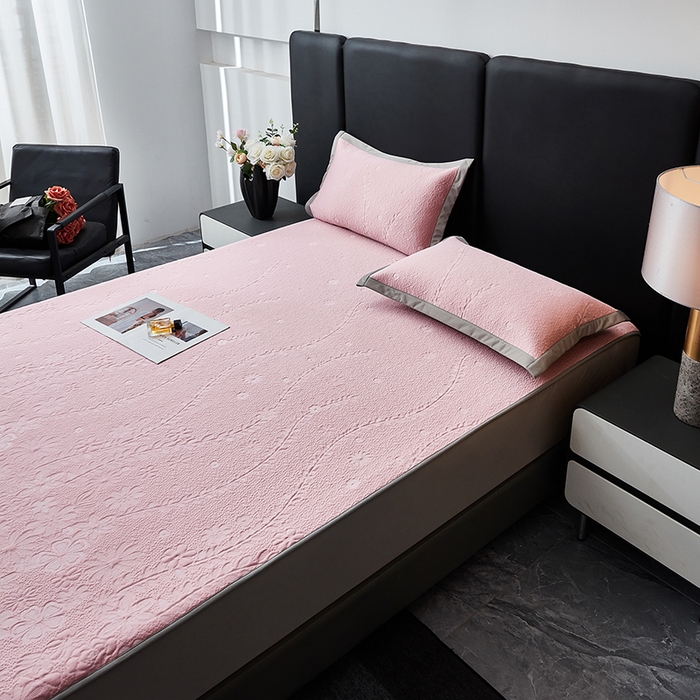 91家纺网 家纺一手货源 找家纺 库里梦家纺 2026新款轻奢高克重复合PE高分子凉席床笠三件套-简卉 简卉-粉色床笠款