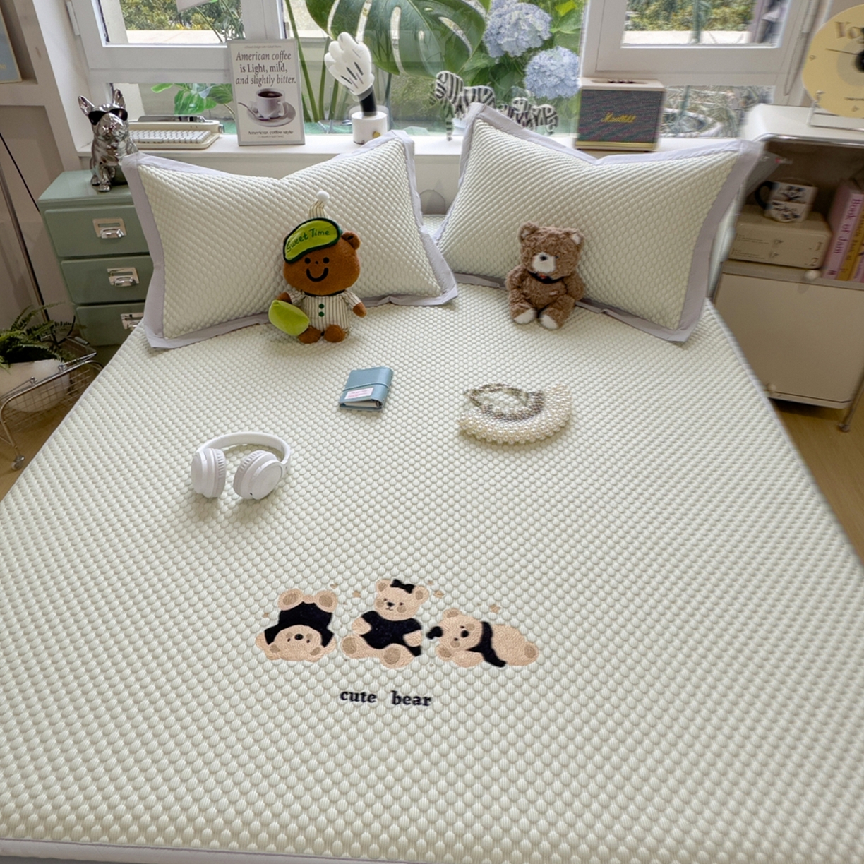 91家纺网 家纺一手货源 找家纺 孩子王家纺 2026新款A类卡通3D冰豆豆凉席三件套凉感值过0.21夏天刺绣冰丝席可机洗儿童 凉茶绿-床笠款