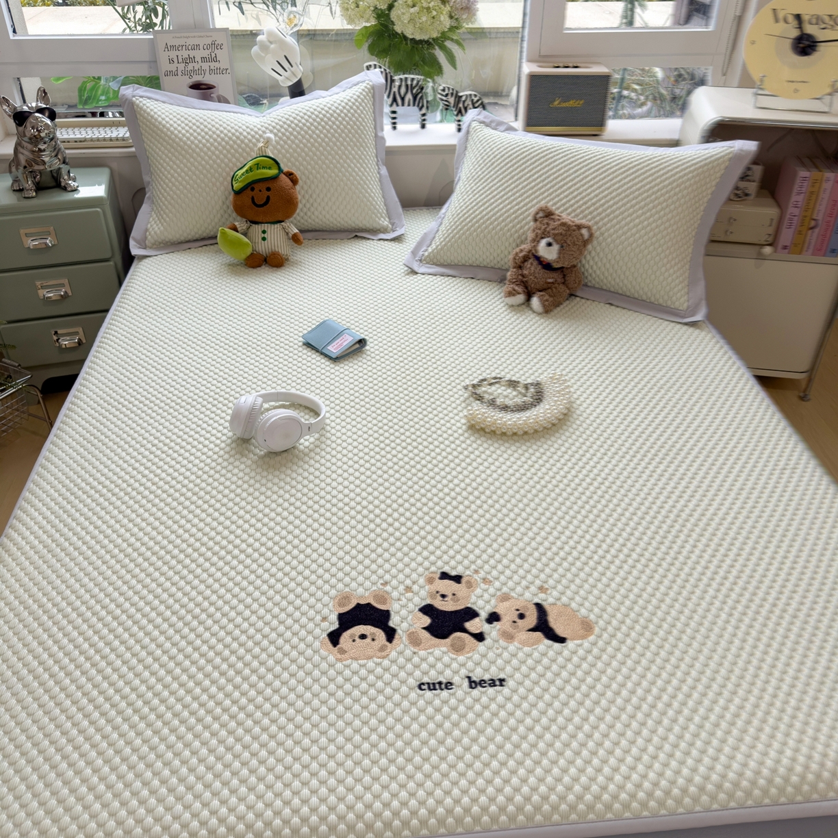 91家纺网 家纺一手货源 找家纺 孩子王家纺 2026新款A类卡通3D冰豆豆凉席三件套凉感值过0.21夏天刺绣冰丝席可机洗儿童 凉茶绿-床笠款