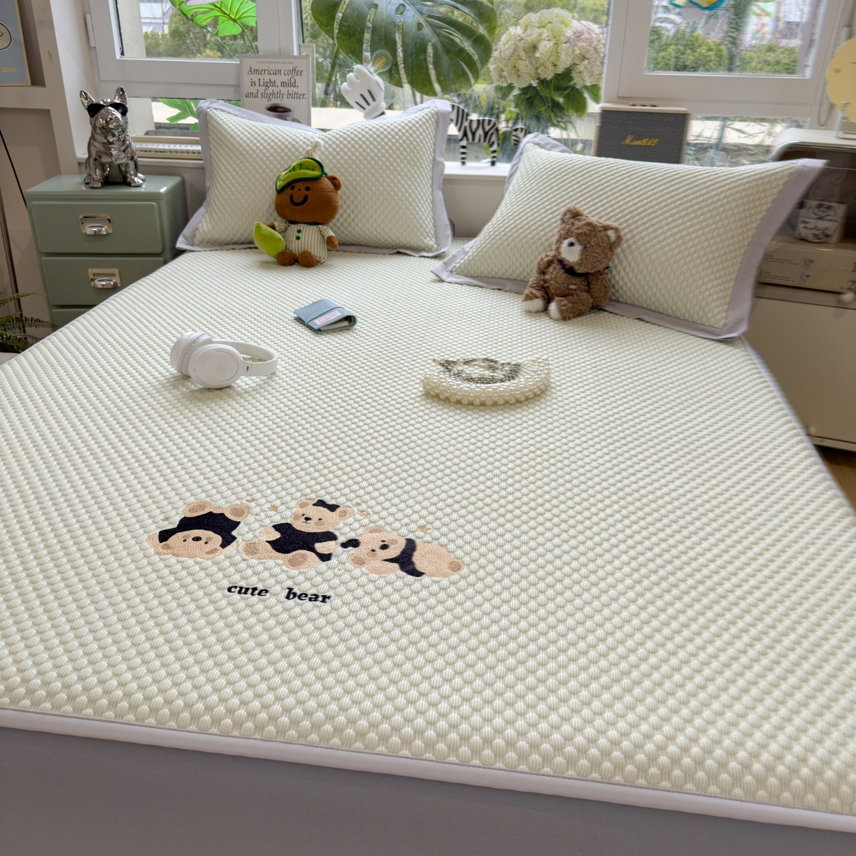 91家纺网 家纺一手货源 找家纺 孩子王家纺 2026新款A类卡通3D冰豆豆凉席三件套凉感值过0.21夏天刺绣冰丝席可机洗儿童 凉茶绿-床笠款