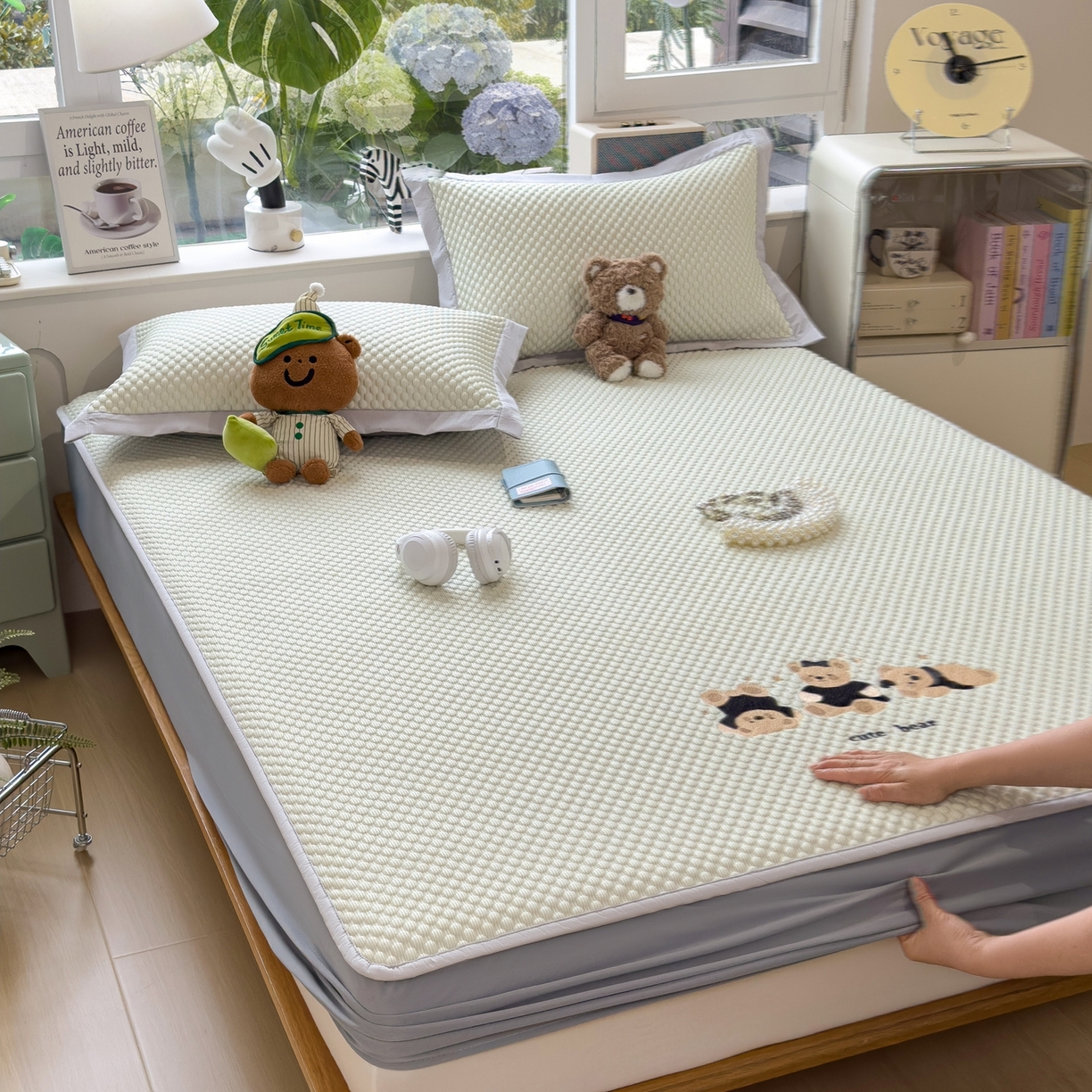 91家纺网 家纺一手货源 找家纺 孩子王家纺 2026新款A类卡通3D冰豆豆凉席三件套凉感值过0.21夏天刺绣冰丝席可机洗儿童 凉茶绿-床笠款