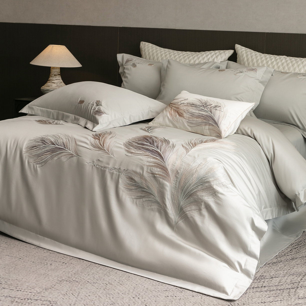 91家纺网 家纺一手货源 找家纺 优悦生活馆 2026新款工艺款全棉新疆长绒棉刺绣四件套-暖雾羽眠 暖雾羽眠-迷隐灰