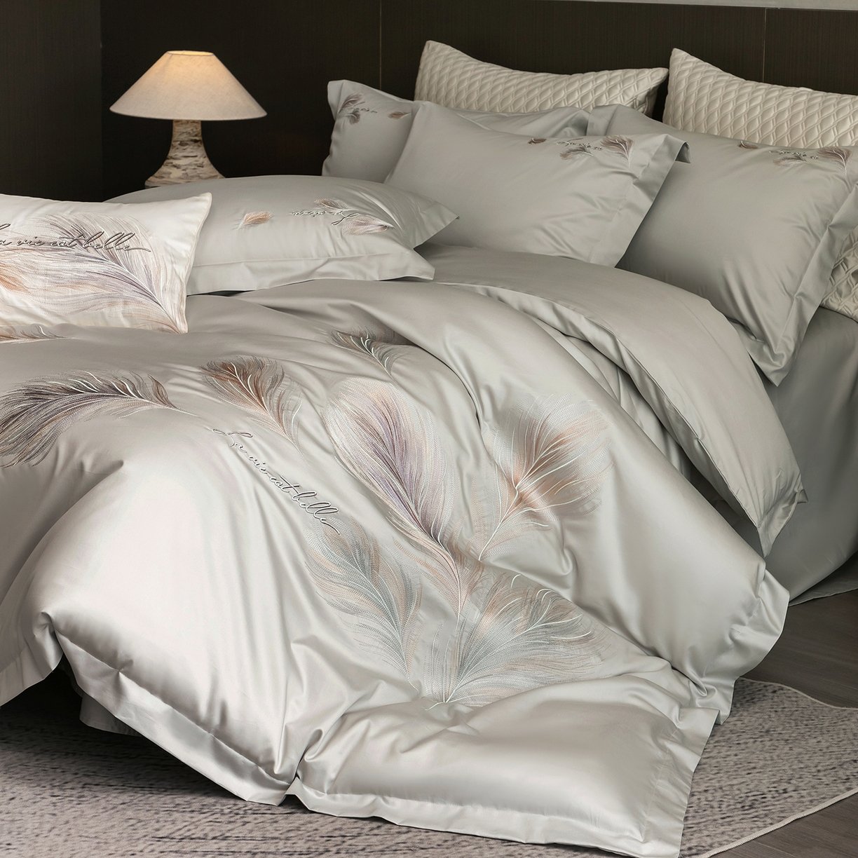 91家纺网 家纺一手货源 找家纺 优悦生活馆 2026新款工艺款全棉新疆长绒棉刺绣四件套-暖雾羽眠 暖雾羽眠-迷隐灰