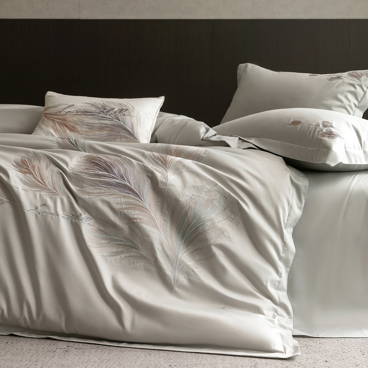 91家纺网 家纺一手货源 找家纺 优悦生活馆 2026新款工艺款全棉新疆长绒棉刺绣四件套-暖雾羽眠 暖雾羽眠-迷隐灰