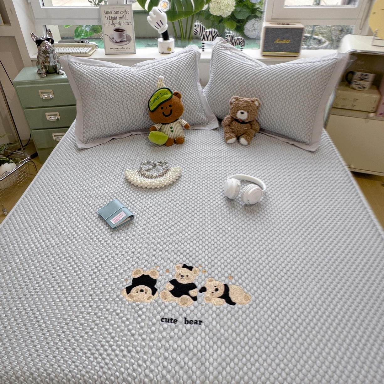 91家纺网 家纺一手货源 找家纺 孩子王家纺 2026新款A类卡通3D冰豆豆凉席三件套凉感值过0.21夏天刺绣冰丝席可机洗儿童 雪花灰-床笠款