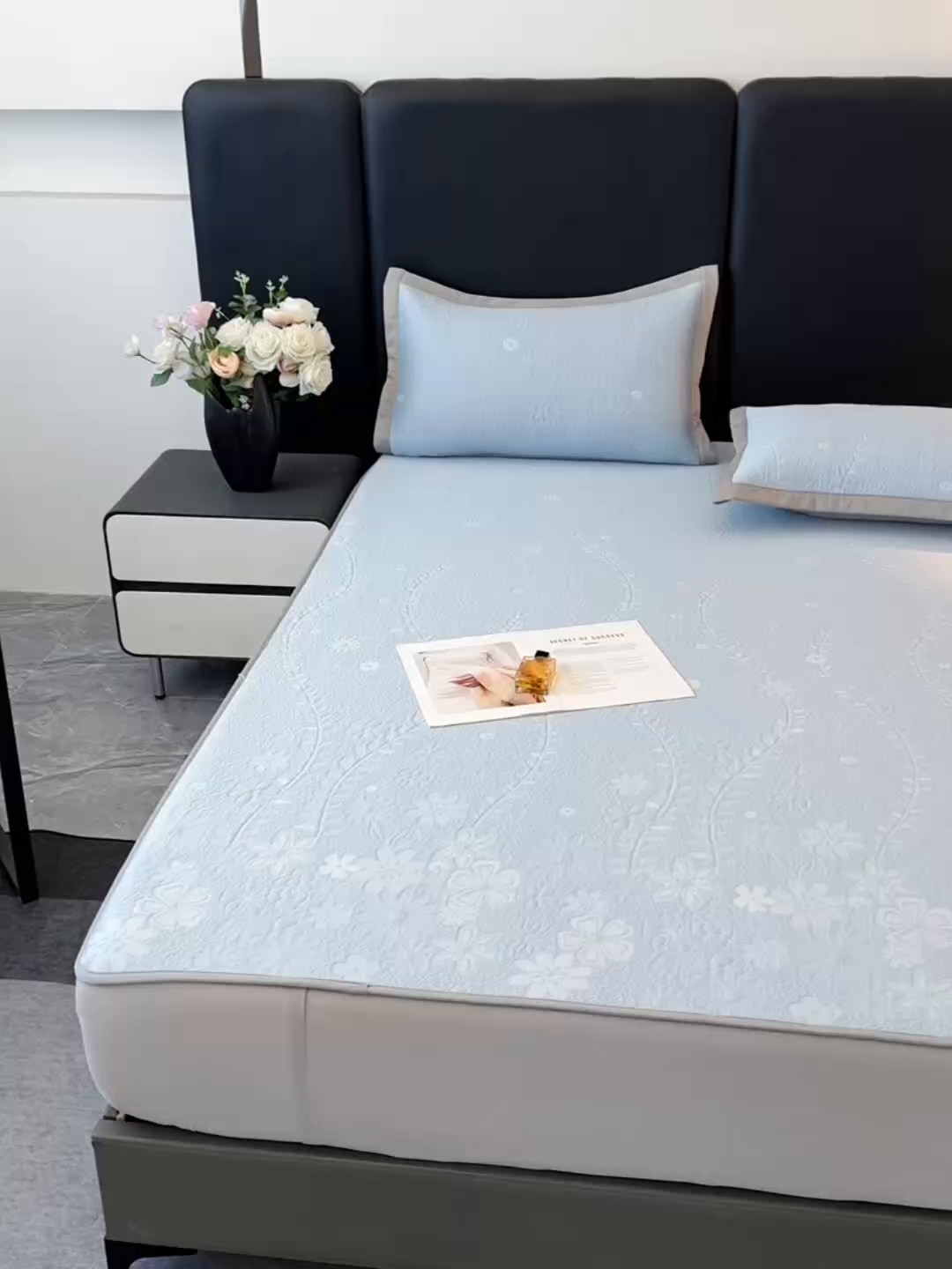 91家纺网 家纺一手货源 找家纺 库里梦家纺 2026新款轻奢高克重复合PE高分子凉席床笠三件套-简卉 简卉-蓝色床笠款