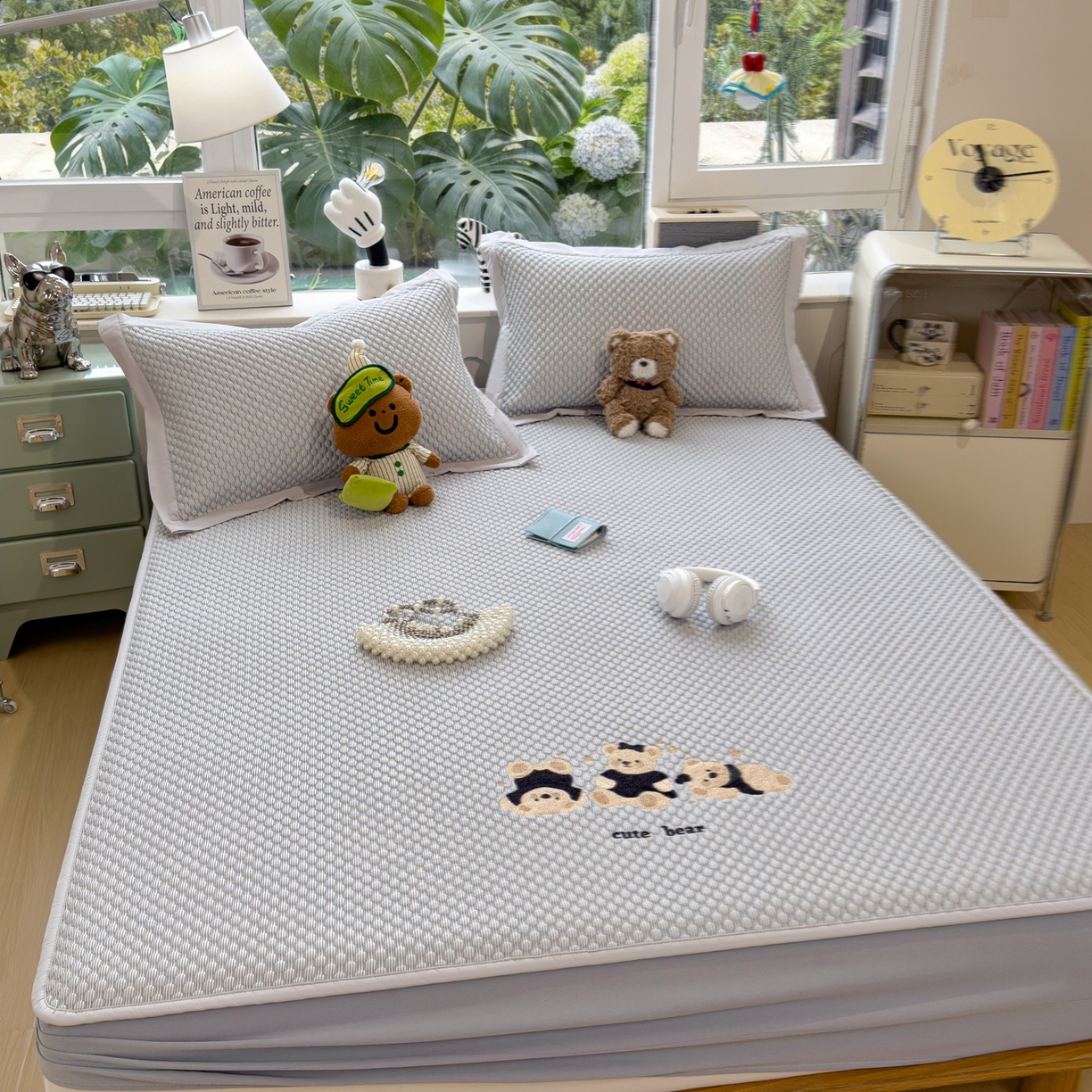 91家纺网 家纺一手货源 找家纺 孩子王家纺 2026新款A类卡通3D冰豆豆凉席三件套凉感值过0.21夏天刺绣冰丝席可机洗儿童 雪花灰-床笠款