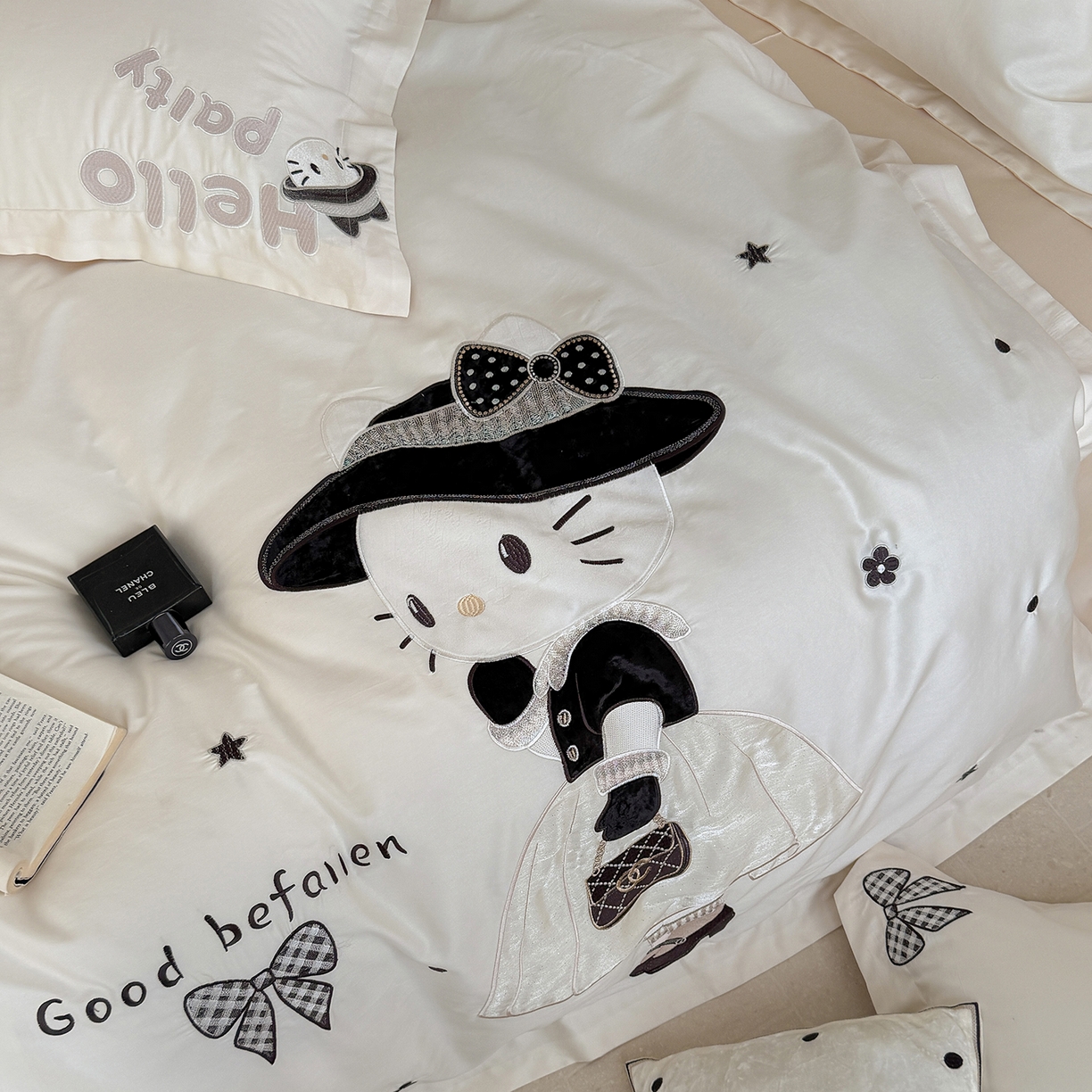 91家纺网 家纺一手货源 找家纺 （总）东方合美（原：皇家传奇） 2026新款全棉长绒棉卡通贴布绣四件套-喵喵小香风