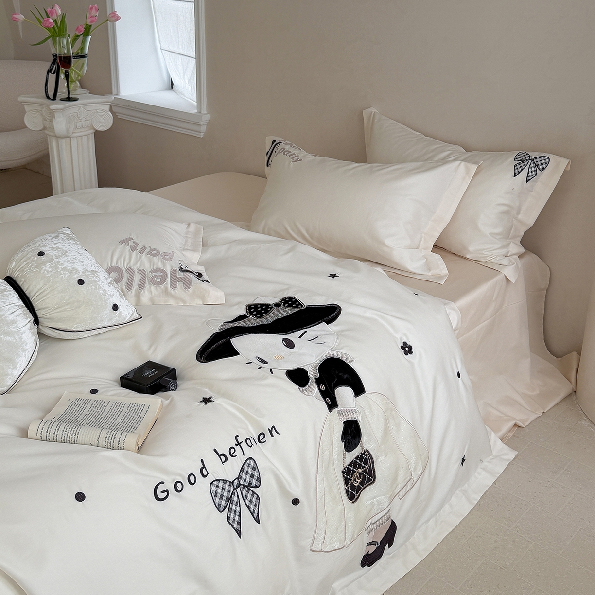 91家纺网 家纺一手货源 找家纺 东方合美（原：皇家传奇） 2026新款全棉长绒棉卡通贴布绣四件套-喵喵小香风 喵喵小香风-白