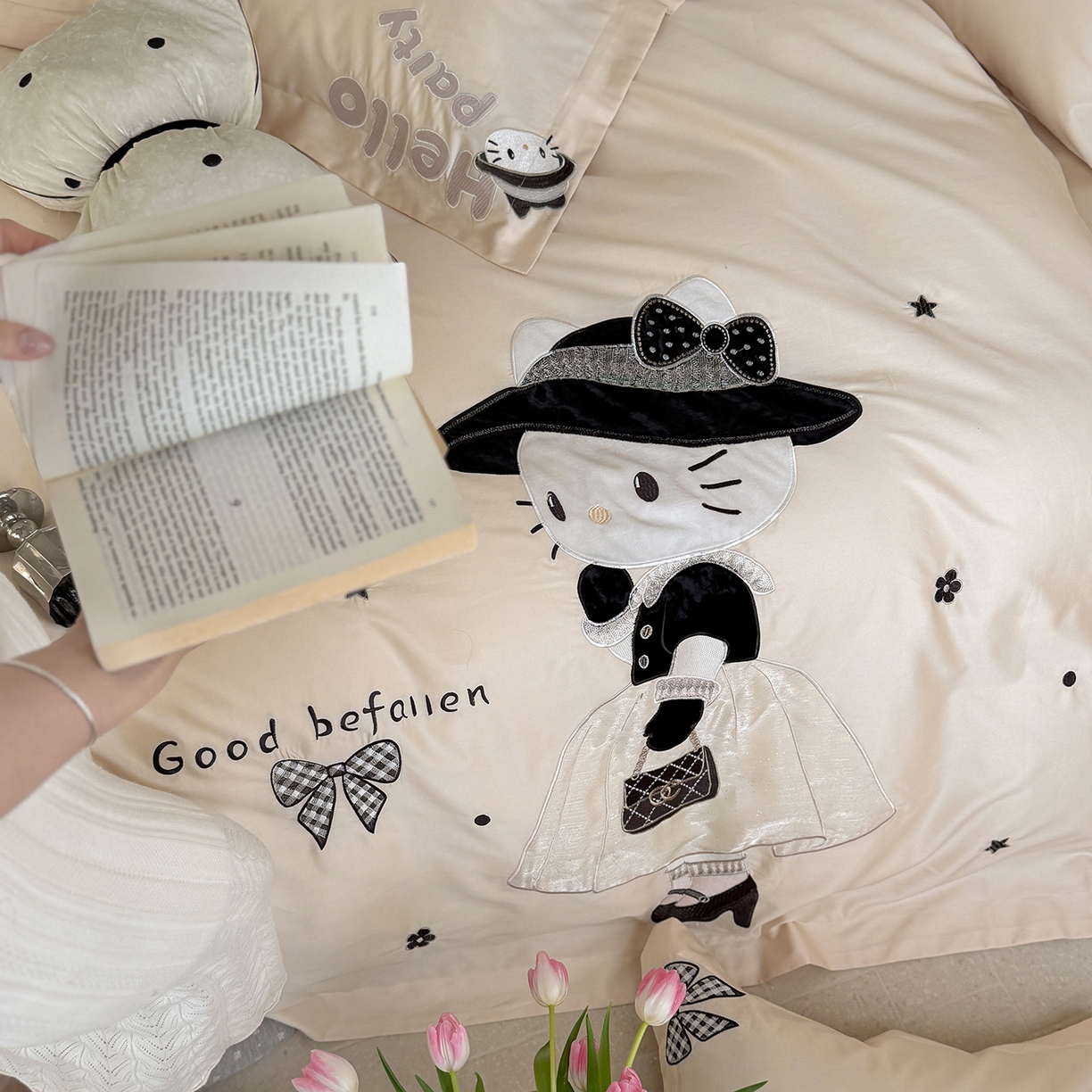 91家纺网 家纺一手货源 找家纺 东方合美（原：皇家传奇） 2026新款全棉长绒棉卡通贴布绣四件套-喵喵小香风 喵喵小香风-米色