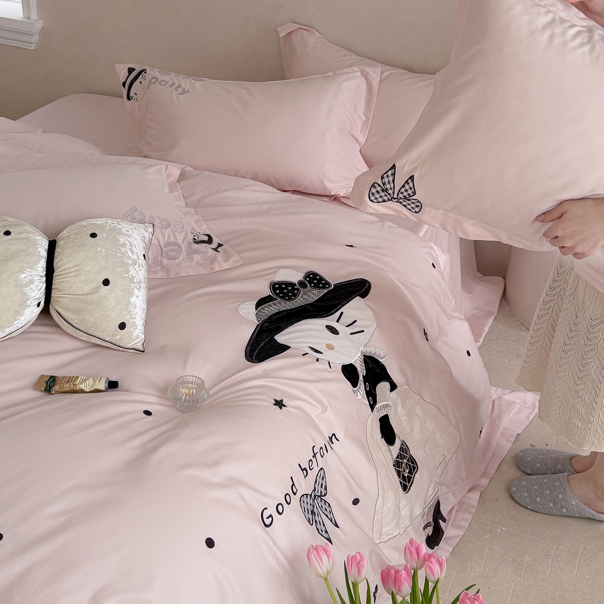 91家纺网 家纺一手货源 找家纺 东方合美（原：皇家传奇） 2026新款全棉长绒棉卡通贴布绣四件套-喵喵小香风 喵喵小香风-粉