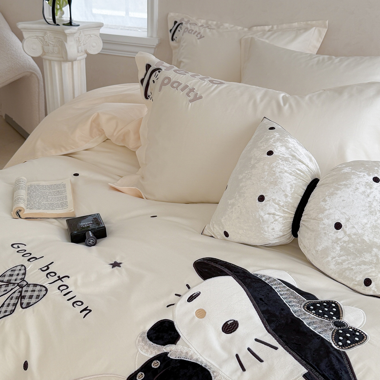 91家纺网 家纺一手货源 找家纺 东方合美（原：皇家传奇） 2026新款全棉长绒棉卡通贴布绣四件套-喵喵小香风 喵喵小香风-白