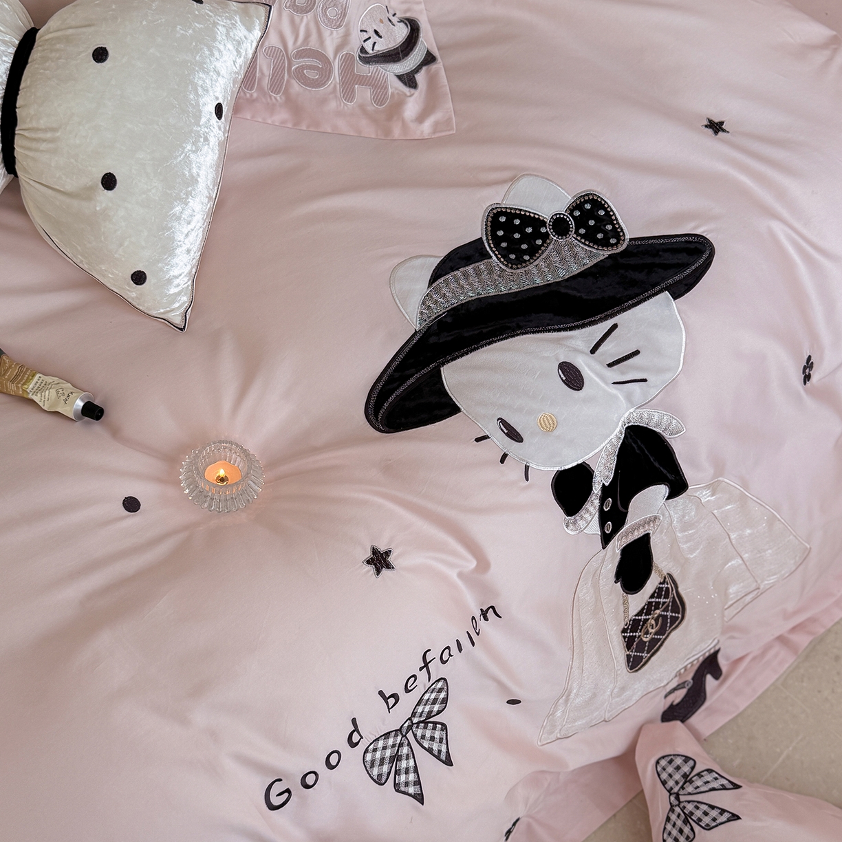 91家纺网 家纺一手货源 找家纺 东方合美（原：皇家传奇） 2026新款全棉长绒棉卡通贴布绣四件套-喵喵小香风 喵喵小香风-粉