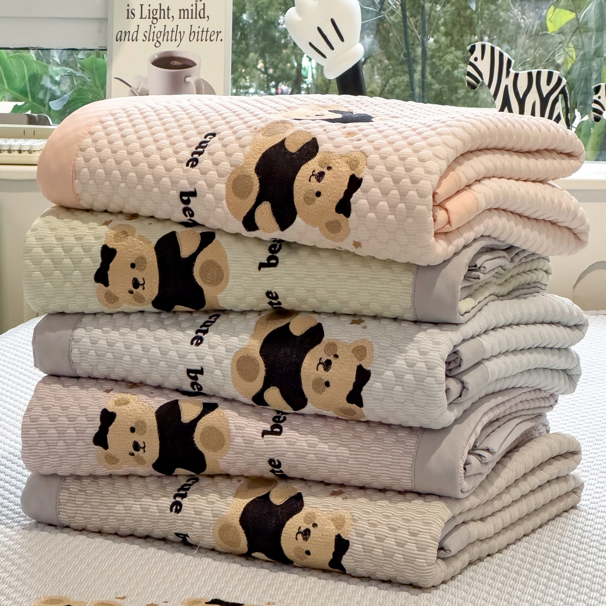 91家纺网 家纺一手货源 找家纺 孩子王家纺 2026新款A类卡通3D冰豆豆凉席三件套凉感值过0.21夏天刺绣冰丝席可机洗儿童 组合图仅供展示-不可下单