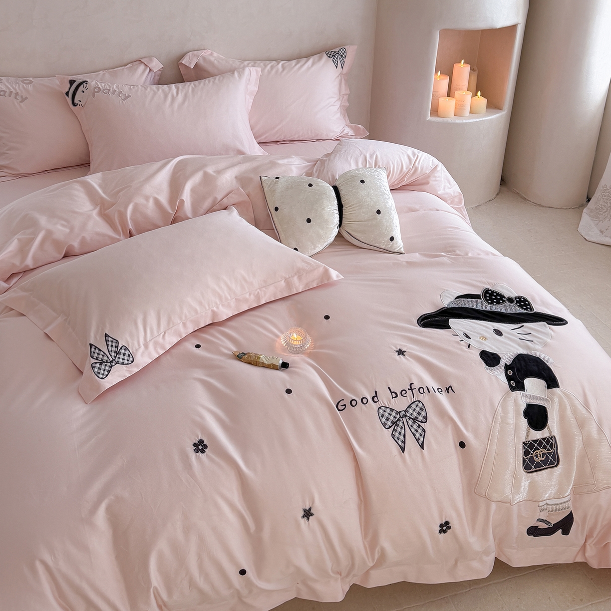 91家纺网 家纺一手货源 找家纺 东方合美（原：皇家传奇） 2026新款全棉长绒棉卡通贴布绣四件套-喵喵小香风 喵喵小香风-粉