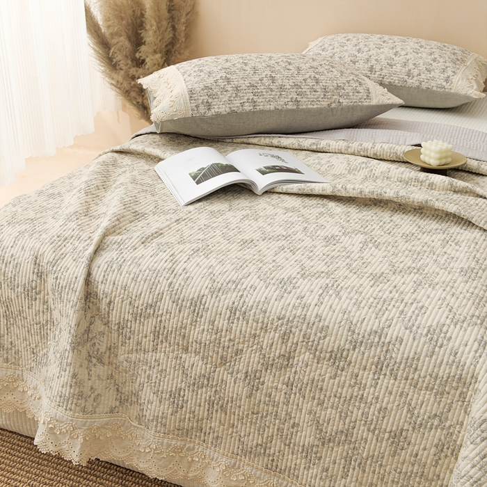 91家纺网 家纺一手货源 找家纺 恩和家纺 2026新款棉麻蕾丝碎花床盖 暗香疏影