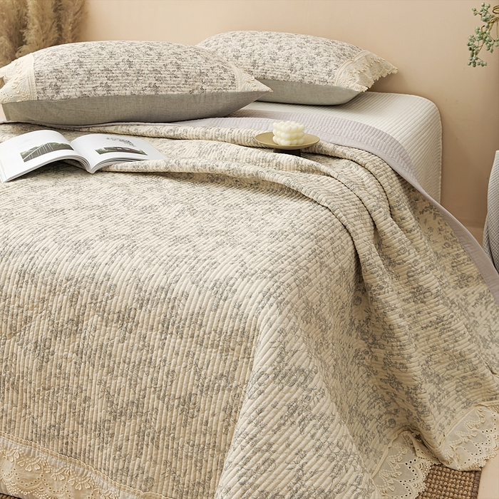 91家纺网 家纺一手货源 找家纺 恩和家纺 2026新款棉麻蕾丝碎花床盖 暗香疏影