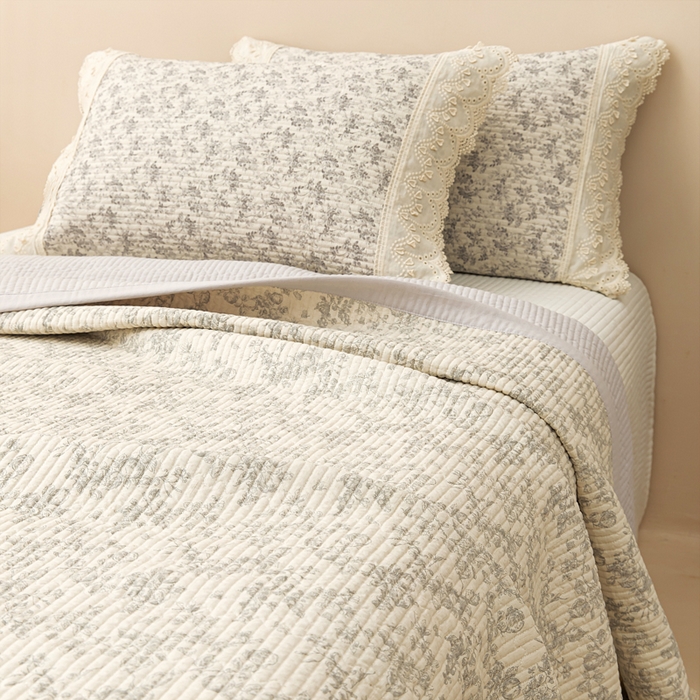 91家纺网 家纺一手货源 找家纺 恩和家纺 2026新款棉麻蕾丝碎花床盖 暗香疏影