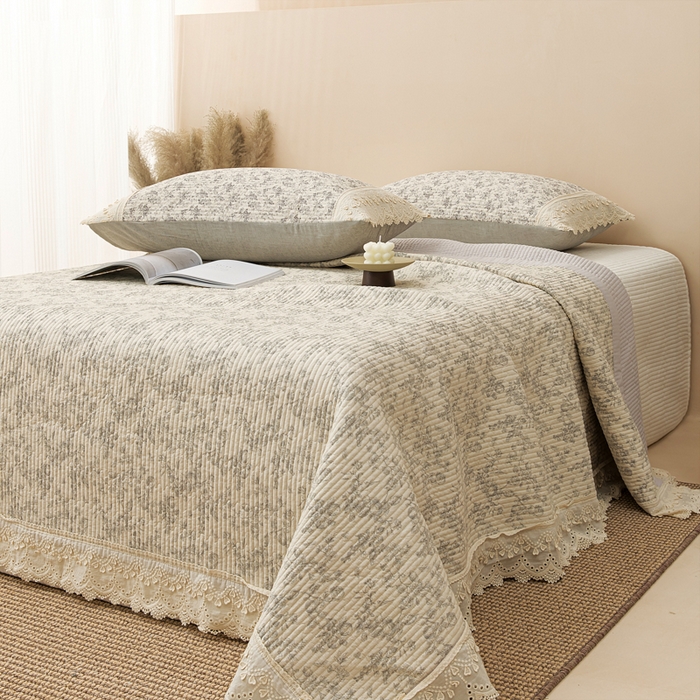 91家纺网 家纺一手货源 找家纺 恩和家纺 2026新款棉麻蕾丝碎花床盖 暗香疏影