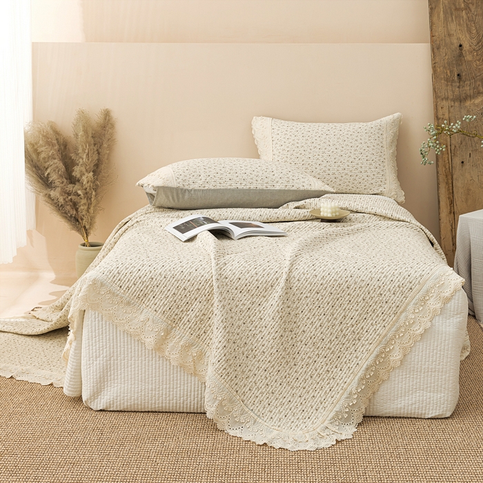 91家纺网 家纺一手货源 找家纺 恩和家纺 2026新款棉麻蕾丝碎花床盖 花朝月夕