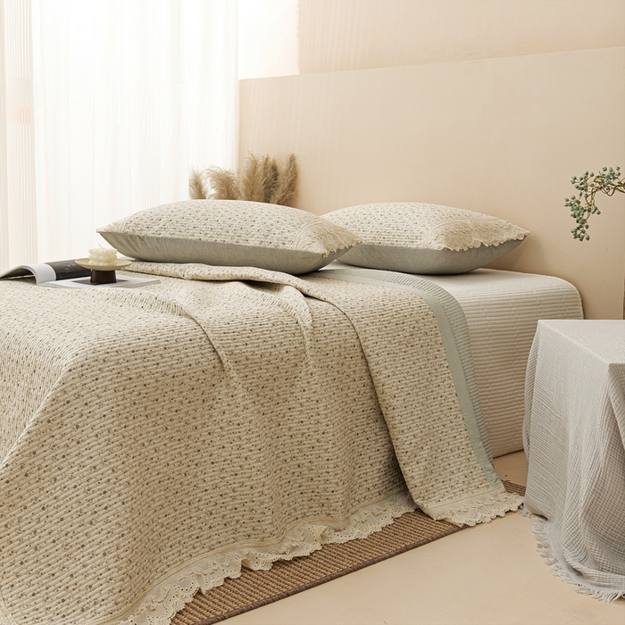 91家纺网 家纺一手货源 找家纺 恩和家纺 2026新款棉麻蕾丝碎花床盖 花朝月夕