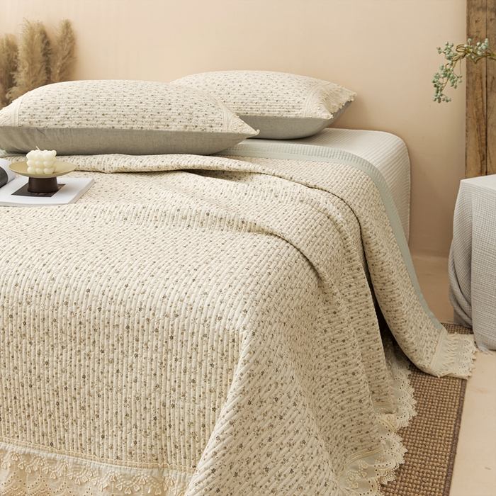 91家纺网 家纺一手货源 找家纺 恩和家纺 2026新款棉麻蕾丝碎花床盖 花朝月夕