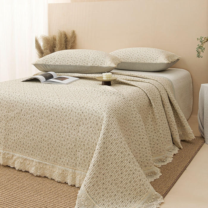 91家纺网 家纺一手货源 找家纺 恩和家纺 2026新款棉麻蕾丝碎花床盖 花朝月夕