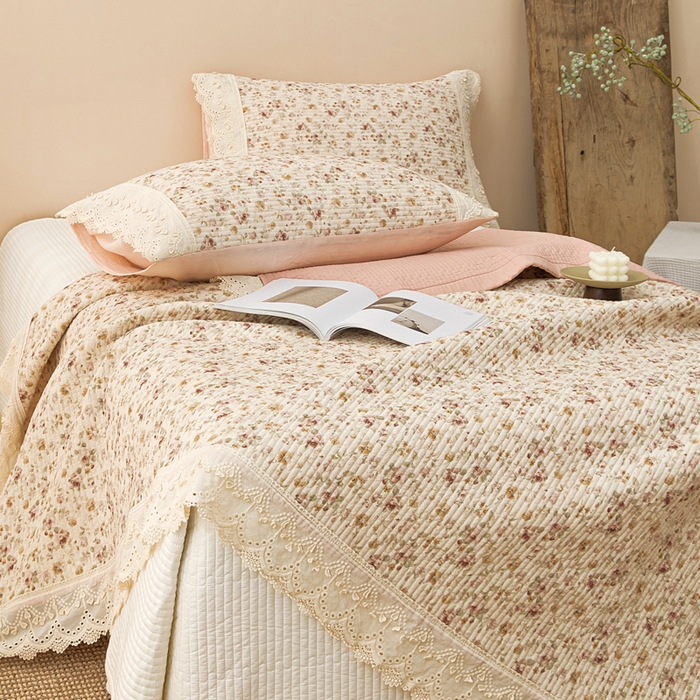 91家纺网 家纺一手货源 找家纺 恩和家纺 2026新款棉麻蕾丝碎花床盖 香槟玫瑰