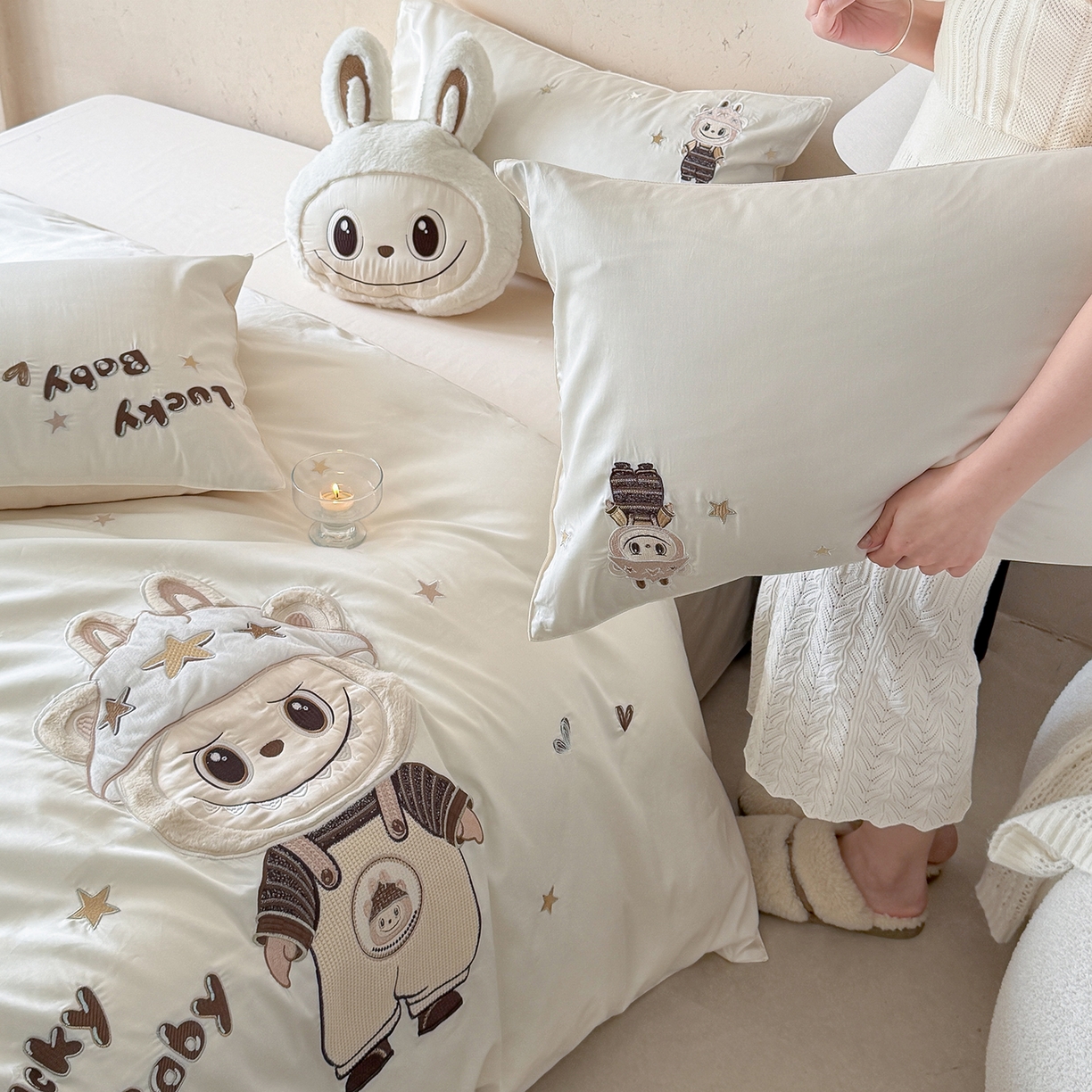 91家纺网 家纺一手货源 找家纺 （总）东方合美（原：皇家传奇） 2026新款全棉长绒棉卡通贴布绣四件套-幸运布布