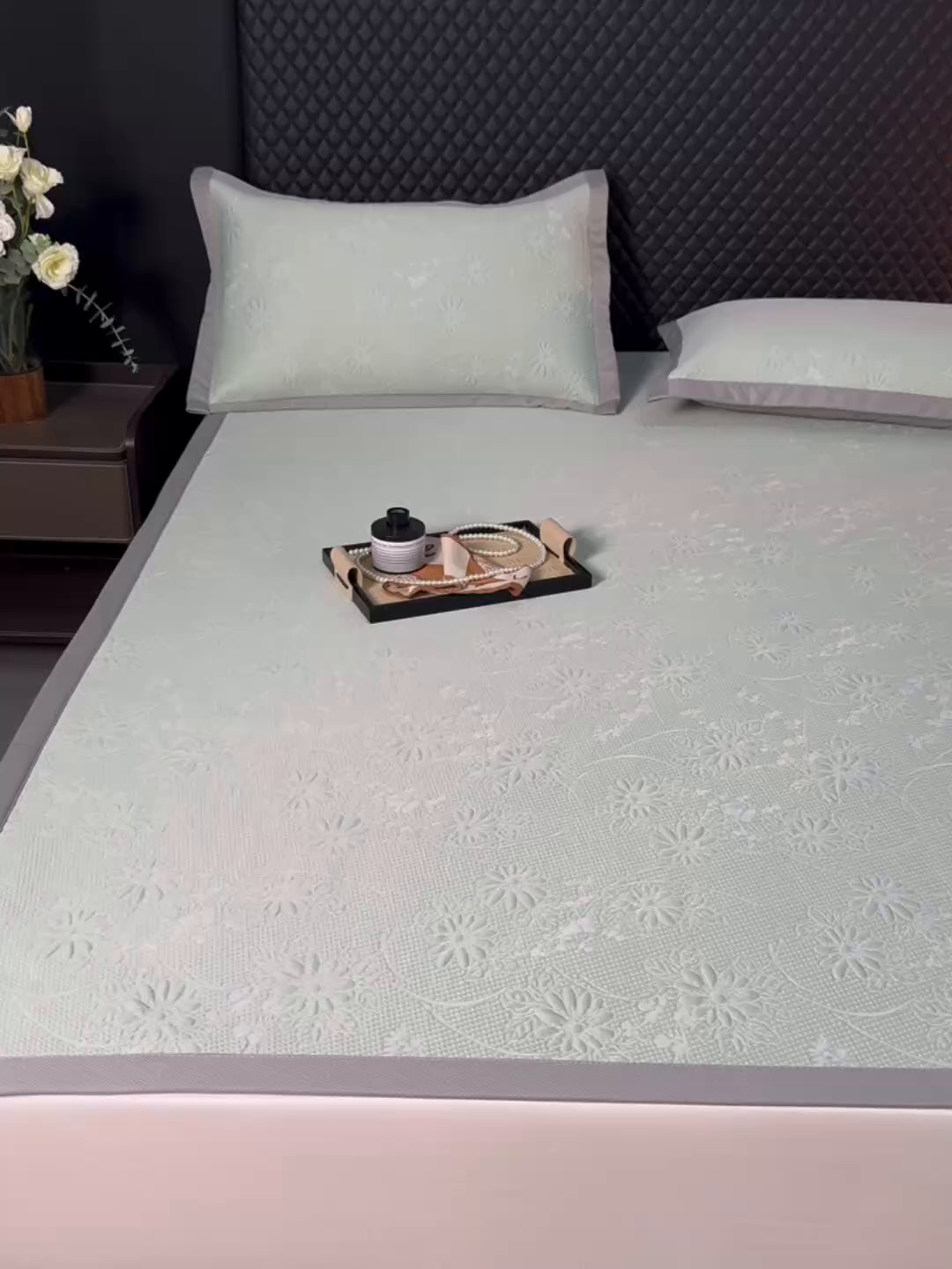 91家纺网 家纺一手货源 找家纺 （总）库里梦家纺 2026新款轻奢高克重复合PE高分子凉席床笠三件套-素瑾