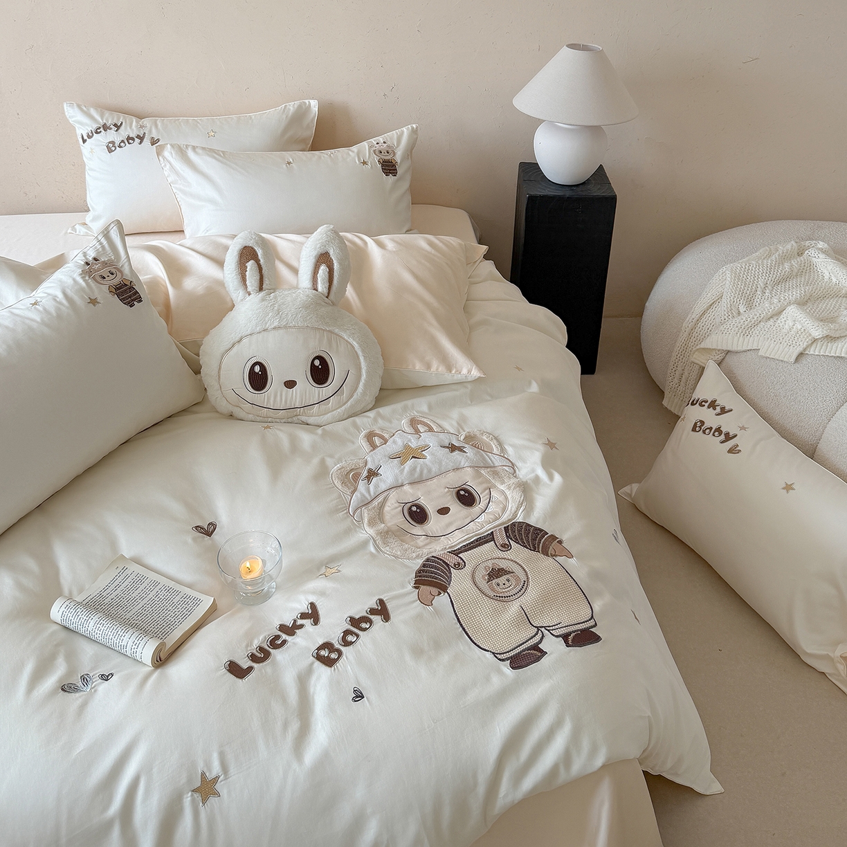 91家纺网 家纺一手货源 找家纺 （总）东方合美（原：皇家传奇） 2026新款全棉长绒棉卡通贴布绣四件套-幸运布布