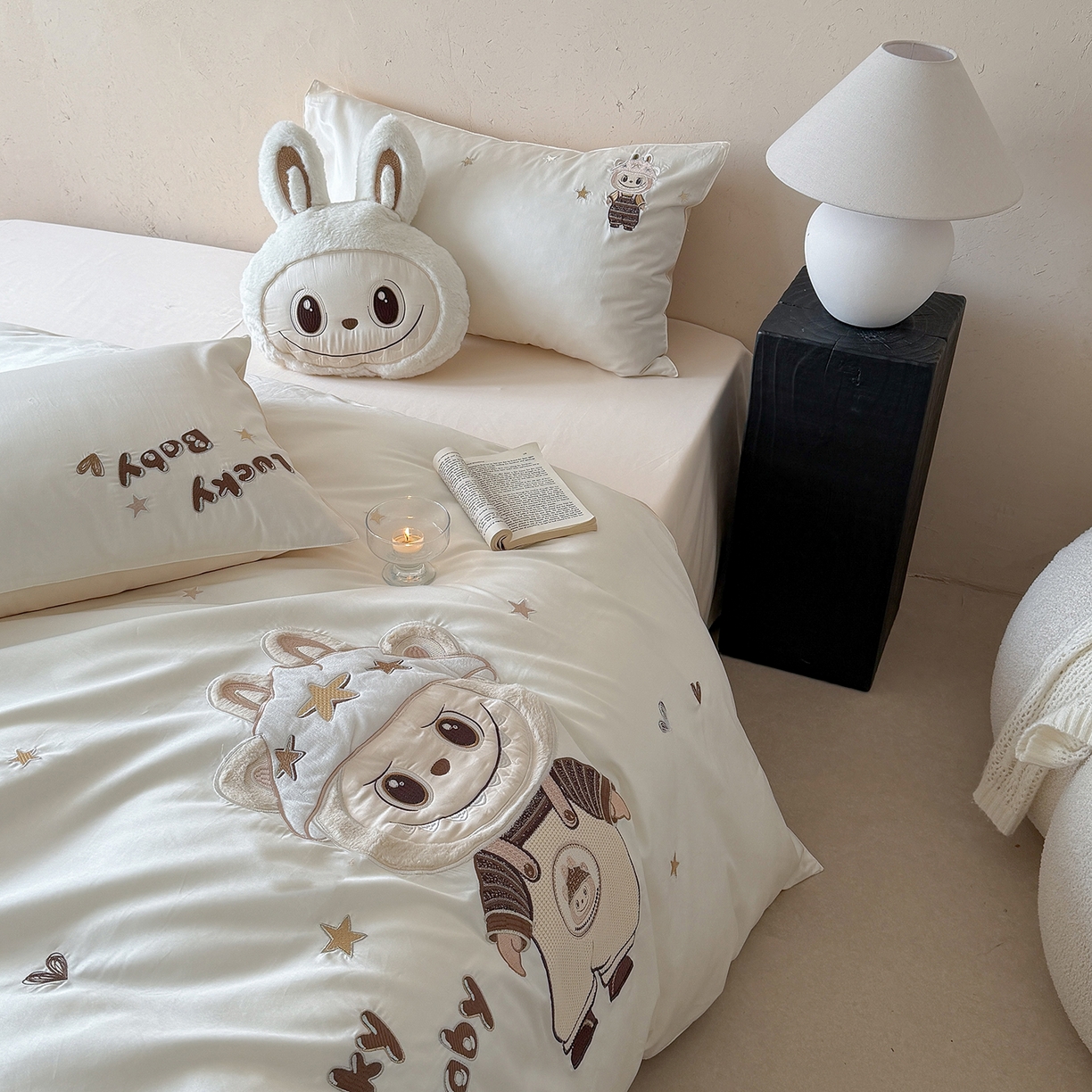 91家纺网 家纺一手货源 找家纺 （总）东方合美（原：皇家传奇） 2026新款全棉长绒棉卡通贴布绣四件套-幸运布布