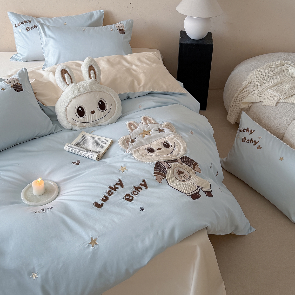 91家纺网 家纺一手货源 找家纺 东方合美（原：皇家传奇） 2026新款全棉长绒棉卡通贴布绣四件套-幸运布布 幸运布布-蓝