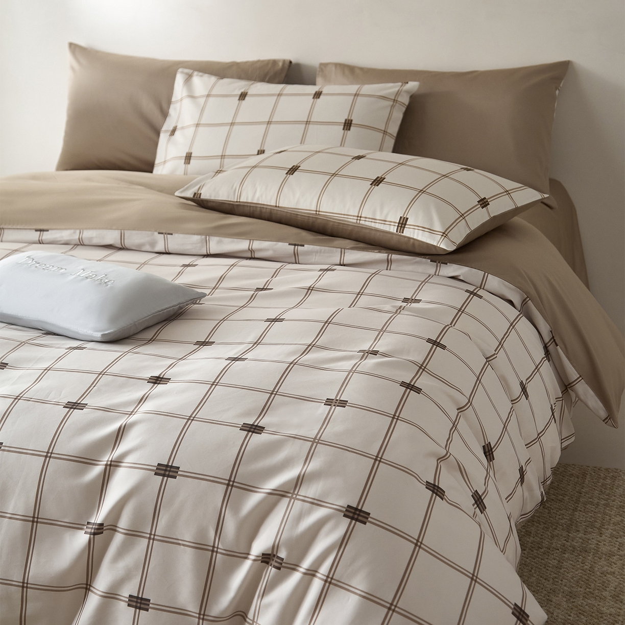 91家纺网 家纺一手货源 找家纺 （总）ONE TWO ONE 121 2026新款专版数码印花100s长绒棉纯棉全棉床上用品四件套-罗曼格纹-金