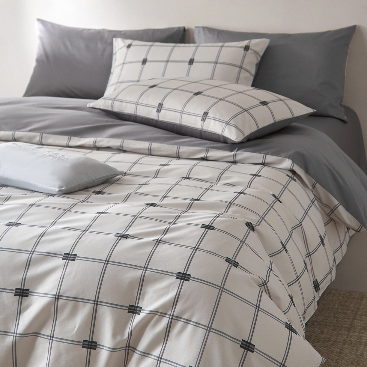 91家纺网 家纺一手货源 找家纺 （总）ONE TWO ONE 121 2026新款专版数码印花100s长绒棉纯棉全棉床上用品四件套-罗曼格纹灰