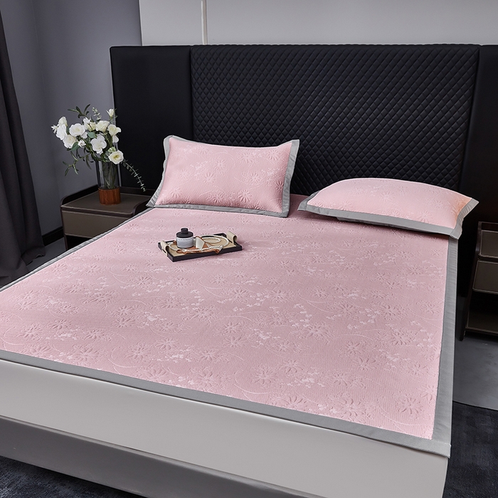 91家纺网 家纺一手货源 找家纺 库里梦家纺 2026新款轻奢高克重复合PE高分子凉席床笠三件套-素瑾 素瑾-粉色床席款