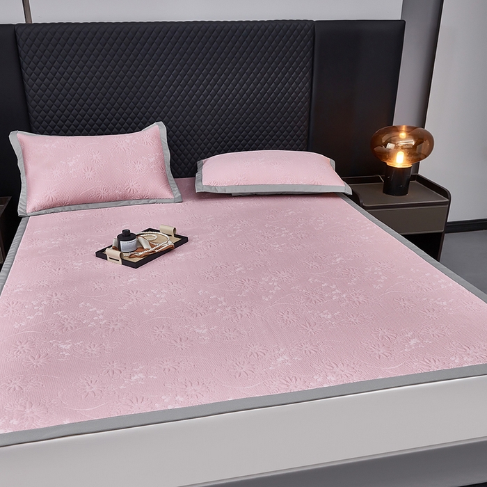 91家纺网 家纺一手货源 找家纺 库里梦家纺 2026新款轻奢高克重复合PE高分子凉席床笠三件套-素瑾 素瑾-粉色床席款