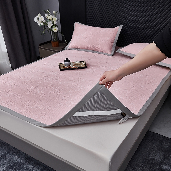 91家纺网 家纺一手货源 找家纺 库里梦家纺 2026新款轻奢高克重复合PE高分子凉席床笠三件套-素瑾 素瑾-粉色床席款