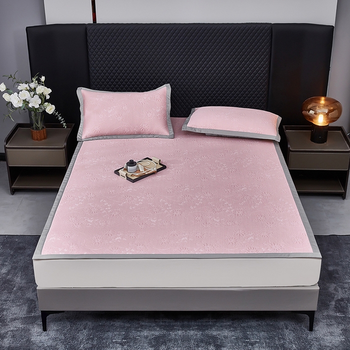 91家纺网 家纺一手货源 找家纺 库里梦家纺 2026新款轻奢高克重复合PE高分子凉席床笠三件套-素瑾 素瑾-粉色床席款