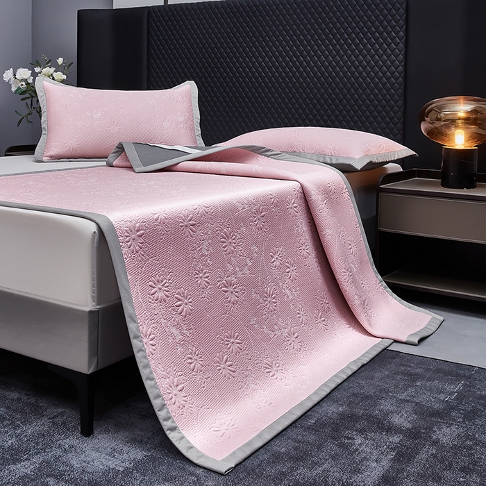 91家纺网 家纺一手货源 找家纺 库里梦家纺 2026新款轻奢高克重复合PE高分子凉席床笠三件套-素瑾 素瑾-粉色床席款