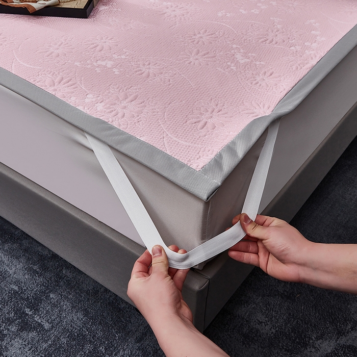 91家纺网 家纺一手货源 找家纺 库里梦家纺 2026新款轻奢高克重复合PE高分子凉席床笠三件套-素瑾 素瑾-粉色床席款