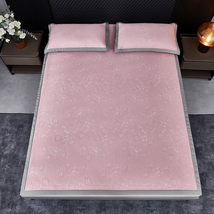 91家纺网 家纺一手货源 找家纺 库里梦家纺 2026新款轻奢高克重复合PE高分子凉席床笠三件套-素瑾 素瑾-粉色床席款