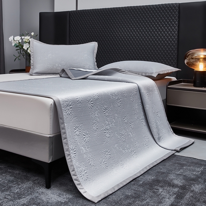 91家纺网 家纺一手货源 找家纺 库里梦家纺 2026新款轻奢高克重复合PE高分子凉席床笠三件套-素瑾 素瑾-灰色床席款