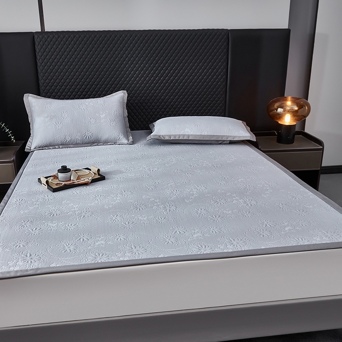 91家纺网 家纺一手货源 找家纺 库里梦家纺 2026新款轻奢高克重复合PE高分子凉席床笠三件套-素瑾 素瑾-灰色床席款