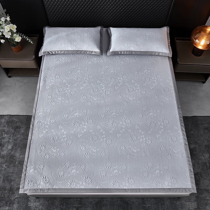 91家纺网 家纺一手货源 找家纺 库里梦家纺 2026新款轻奢高克重复合PE高分子凉席床笠三件套-素瑾 素瑾-灰色床席款