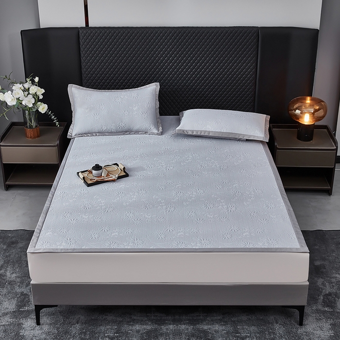 91家纺网 家纺一手货源 找家纺 库里梦家纺 2026新款轻奢高克重复合PE高分子凉席床笠三件套-素瑾 素瑾-灰色床席款