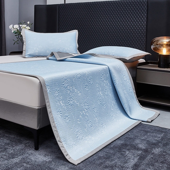 91家纺网 家纺一手货源 找家纺 库里梦家纺 2026新款轻奢高克重复合PE高分子凉席床笠三件套-素瑾 素瑾-蓝色床席款