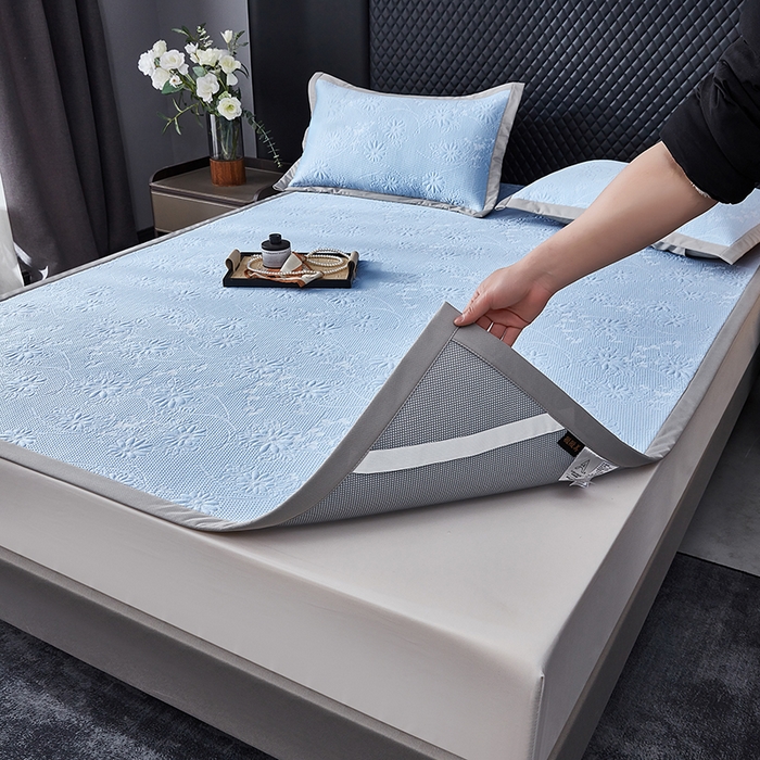 91家纺网 家纺一手货源 找家纺 库里梦家纺 2026新款轻奢高克重复合PE高分子凉席床笠三件套-素瑾 素瑾-蓝色床席款